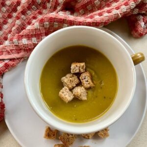 מרק אפונה קליל ומפנק מ-2 מרכיבים